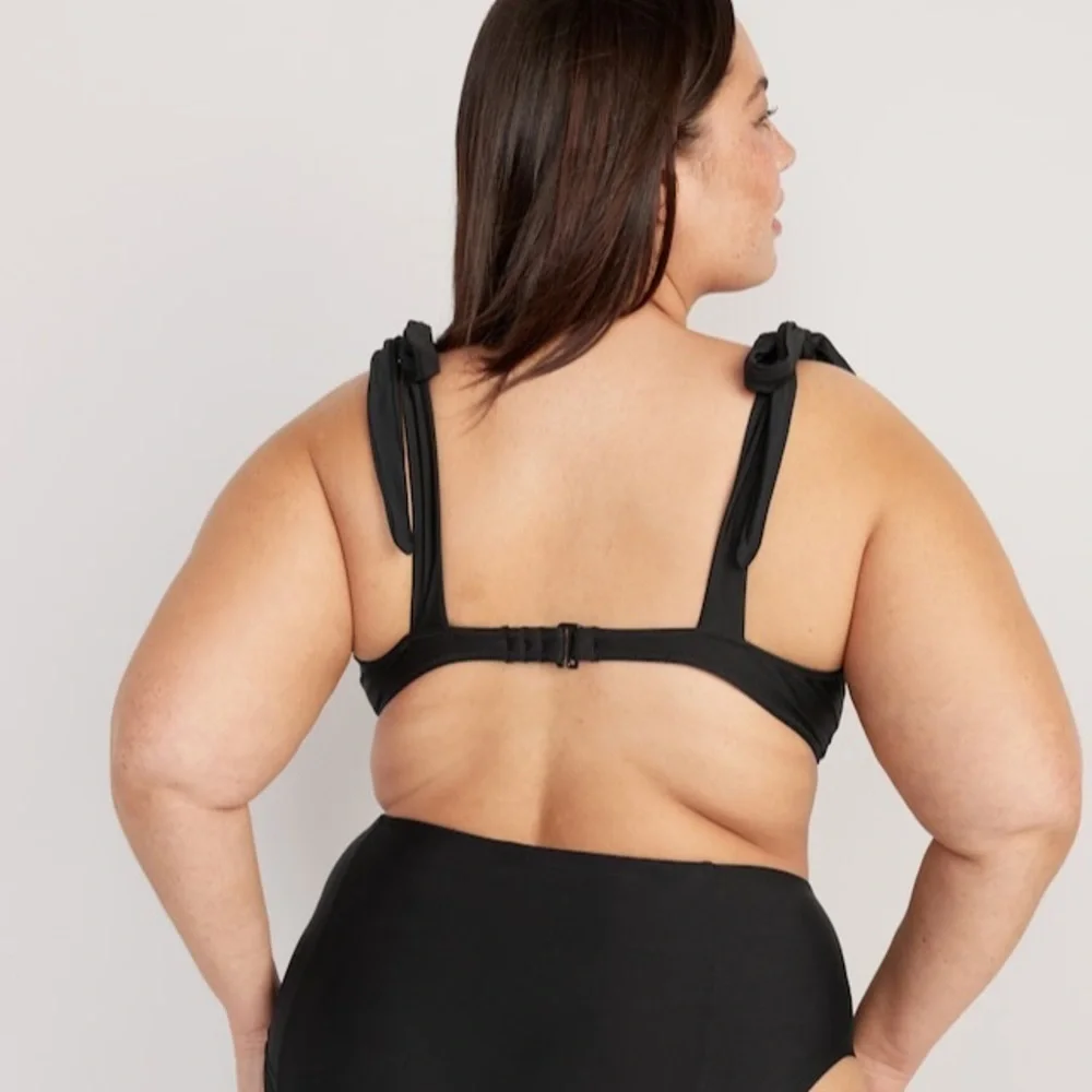 NWT! Black Tie-Shoulder Underwire Bikini Swim Top - Medium 🌻
